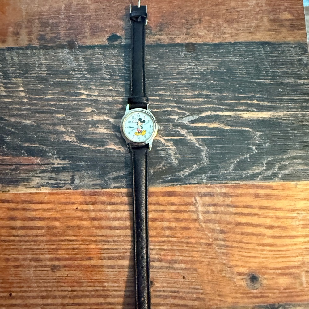 Disney Black Classic Watch Sleek Design